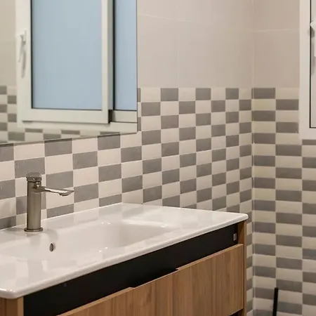 Spacious 4-Bedroom Apartment In The Center Of Prague *