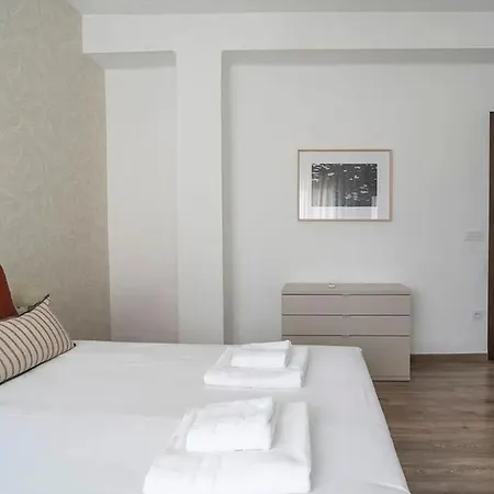 Spacious 4-Bedroom Apartment In The Center Of Prague Apartmán *