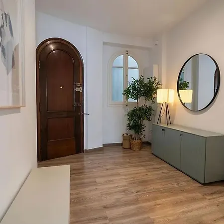 Spacious 4-Bedroom Apartment In The Center Of Prague Διαμέρισμα