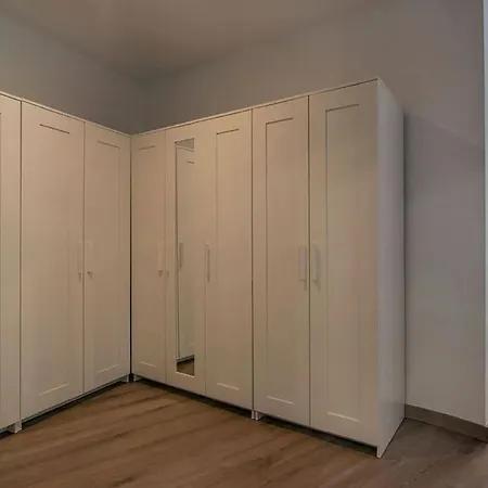 Spacious 4-Bedroom Apartment In The Center Of Prague Prága