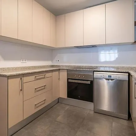 Spacious 4-Bedroom Apartment In The Center Of Prague Διαμέρισμα *