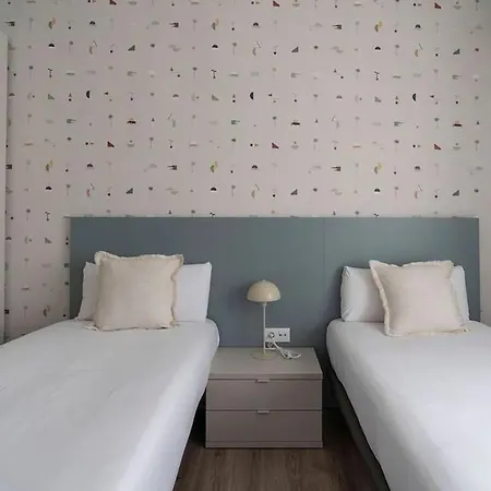 Spacious 4-Bedroom Apartment In The Center Of Prague Πράγα